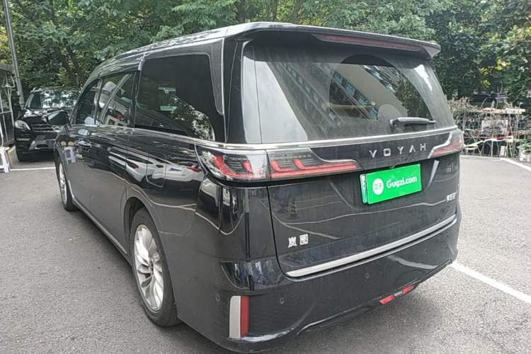 Used VOYAH Dream 2024 PHEV Extended-Range Premium Edition Rear Left 45 Deg