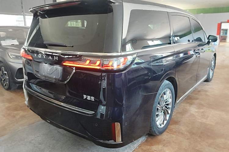 Used VOYAH Dream 2024 PHEV Ultra-Long Range Flagship Edition Rear Right 45 Deg