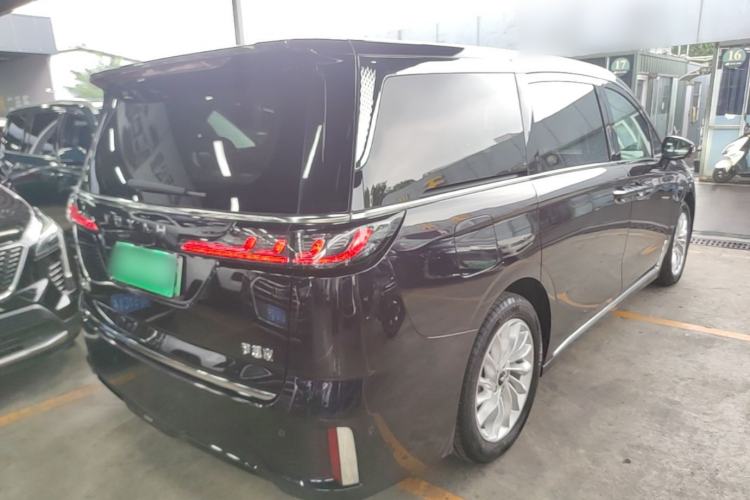 Used VOYAH Dream 2024 PHEV Extended-Range Premium Edition Rear Right 45 Deg