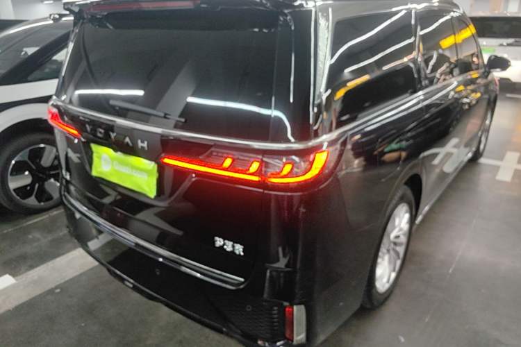 Used VOYAH Dream 2024 PHEV Extended-Range Premium Edition Rear Right 45 Deg