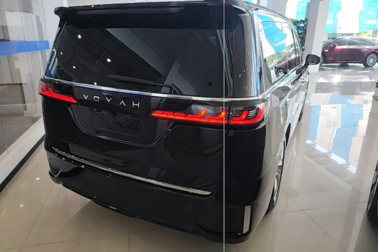 Used VOYAH Dream 2024 PHEV Extended-Range Premium Edition Rear Right 45 Deg