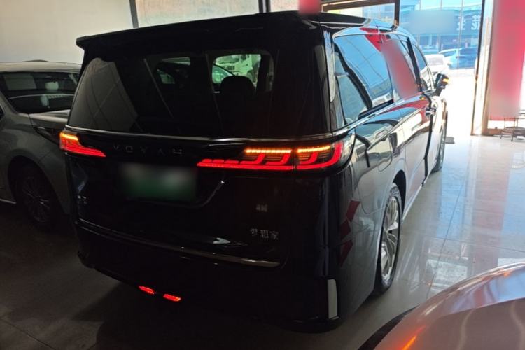 Used VOYAH Dream 2024 PHEV Extended-Range Premium Edition Rear Right 45 Deg