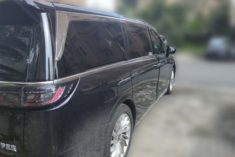Used VOYAH Dream 2024 PHEV Ultra-Long Range Flagship Edition Rear Right 45 Deg