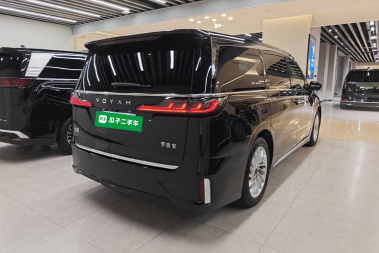 Used VOYAH Dream 2024 PHEV Extended-Range Premium Edition Rear Right 45 Deg