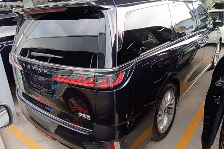 Used VOYAH Dream 2024 PHEV Extended-Range Premium Edition Rear Right 45 Deg