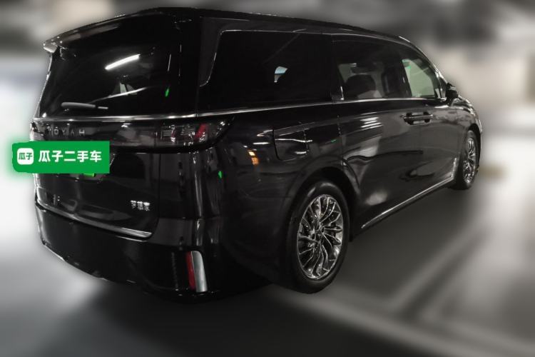 Used VOYAH Dream 2024 PHEV Ultra-Long Range Flagship Edition Rear Right 45 Deg