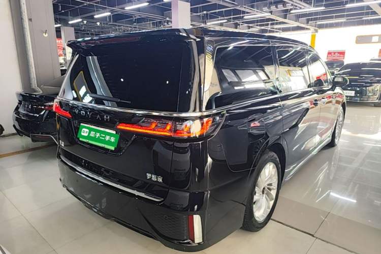 Used VOYAH Dream 2024 PHEV Extended-Range Premium Edition Rear Right 45 Deg