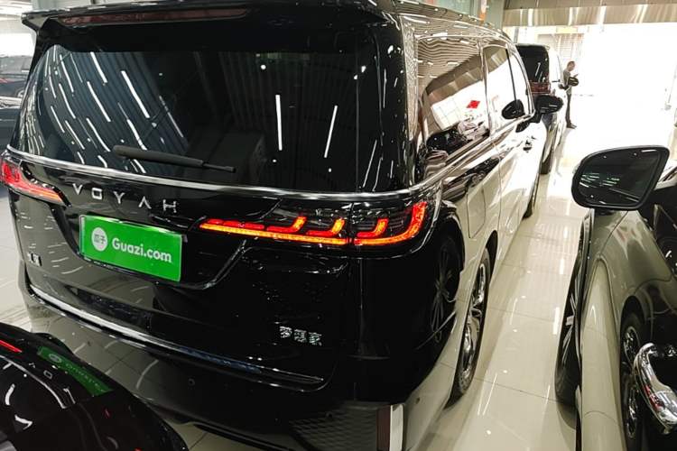 Used VOYAH Dream 2024 PHEV Ultra-Long Range Flagship Edition Rear Right 45 Deg