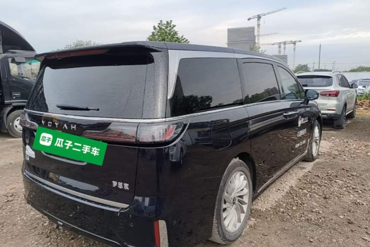 Used VOYAH Dream 2024 PHEV Extended-Range Premium Edition Rear Right 45 Deg