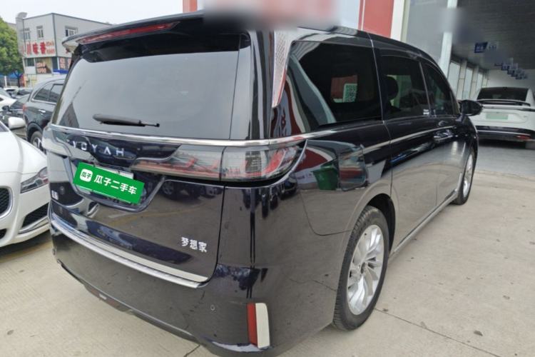 Used VOYAH Dream 2024 PHEV Extended-Range Premium Edition Rear Right 45 Deg