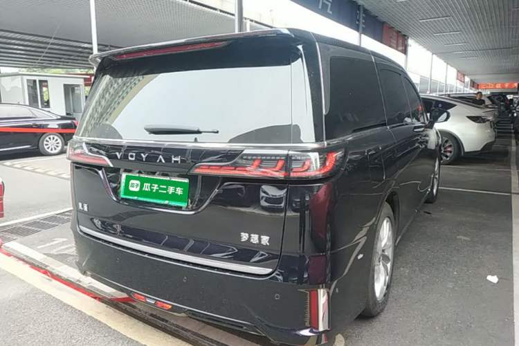 Used VOYAH Dream 2024 PHEV Extended-Range Premium Edition Rear Right 45 Deg