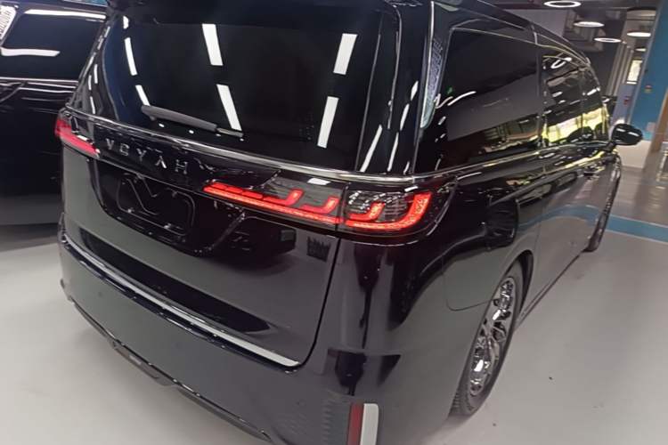 Used VOYAH Dream 2024 PHEV Ultra-Long Range Flagship Edition Rear Right 45 Deg