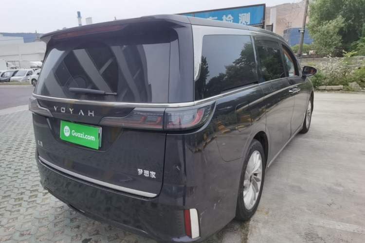 Used VOYAH Dream 2024 PHEV Extended-Range Premium Edition Rear Right 45 Deg