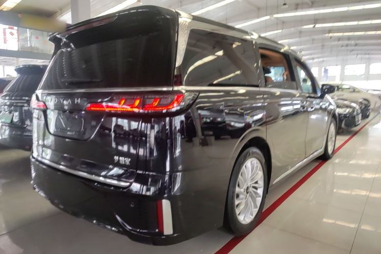 Used VOYAH Dream 2024 PHEV Extended-Range Premium Edition Rear Right 45 Deg