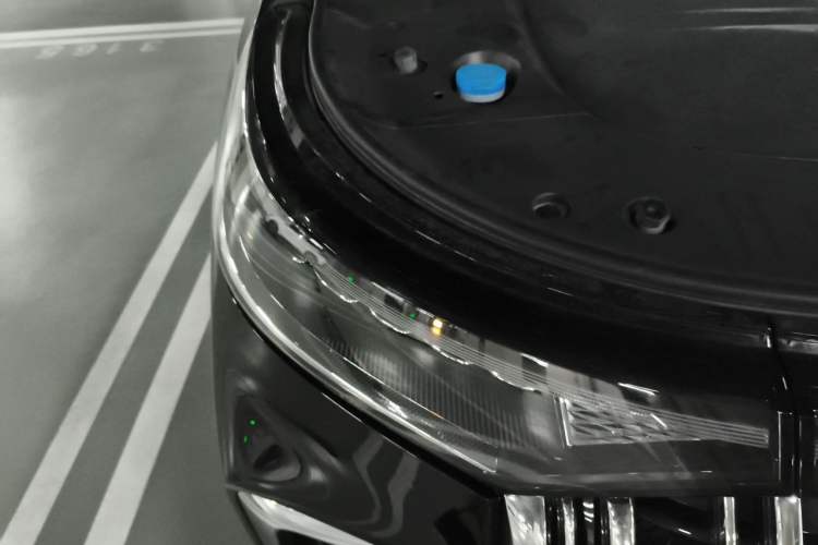 Used VOYAH Dream 2024 PHEV Ultra-Long Range Flagship Edition Right Front Headlight
