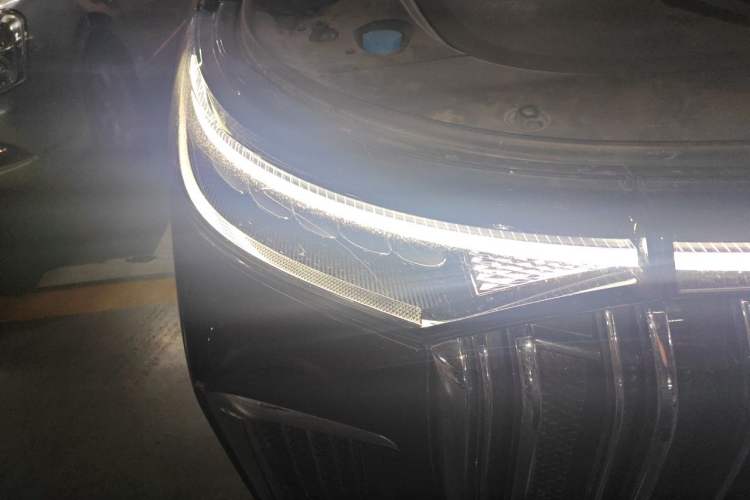 Used VOYAH Dream 2024 PHEV Extended-Range Premium Edition Right Front Headlight