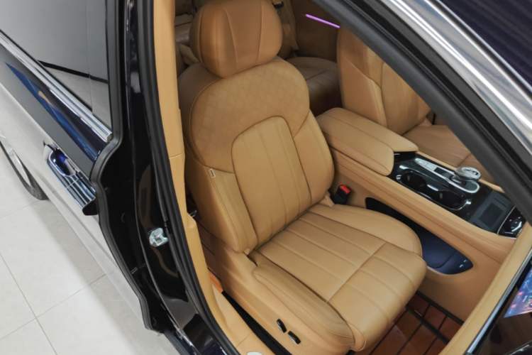 Used VOYAH Dream 2024 PHEV Extended-Range Premium Edition Right Front Seat
