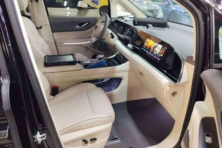 Used VOYAH Dream 2024 PHEV Ultra-Long Range Flagship Edition Right Front Seat