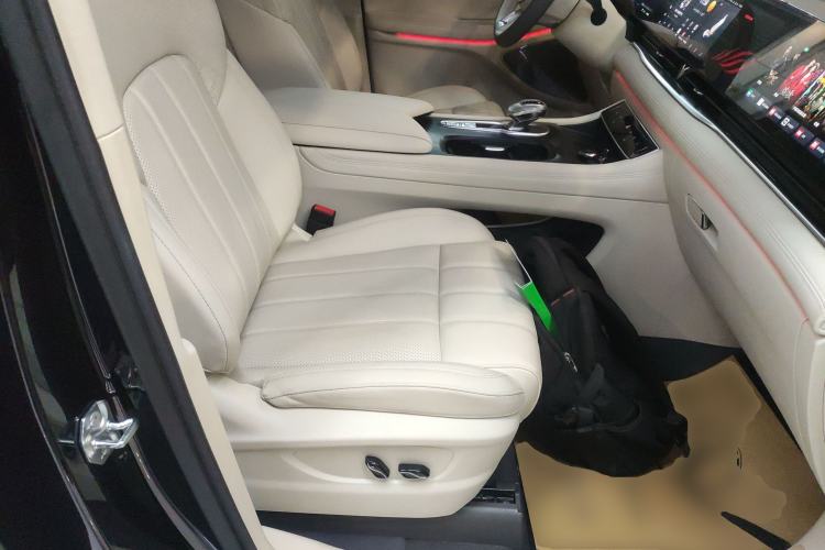 Used VOYAH Dream 2024 EV Long-Range Premium Edition Right Front Seat