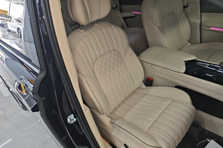 Used VOYAH Dream 2024 PHEV Ultra-Long Range Flagship Edition Right Front Seat