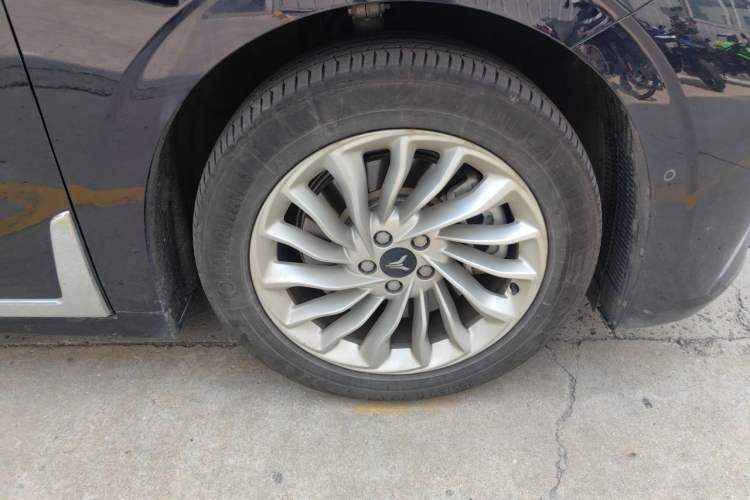 Used VOYAH Dream 2024 PHEV Extended-Range Premium Edition Right Front Wheel Hub