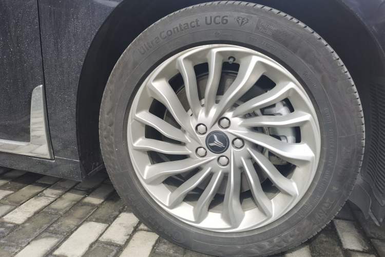 Used VOYAH Dream 2024 PHEV Ultra-Long Range Flagship Edition Right Front Wheel Hub