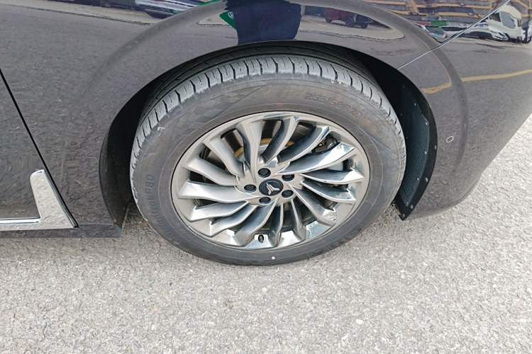 Used VOYAH Dream 2024 PHEV Ultra-Long Range Flagship Edition Right Front Wheel Hub