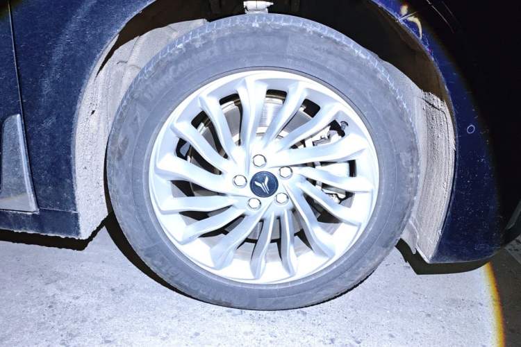 Used VOYAH Dream 2024 EV Long-Range Premium Edition Right Front Wheel Hub