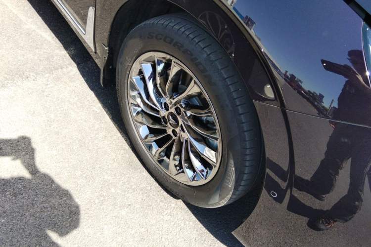 Used VOYAH Dream 2024 PHEV Ultra-Long Range Flagship Edition Right Front Wheel Hub