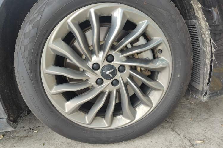 Used VOYAH Dream 2024 PHEV Ultra-Long Range Flagship Edition Right Front Wheel Hub