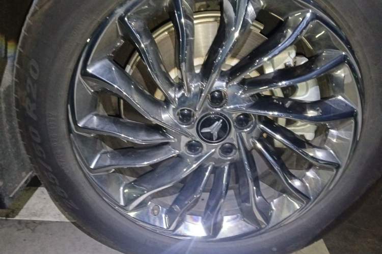 Used VOYAH Dream 2024 PHEV Ultra-Long Range Flagship Edition Right Front Wheel Hub