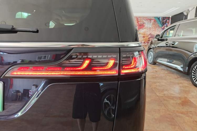 Used VOYAH Dream 2024 PHEV Ultra-Long Range Flagship Edition Right Rear Taillight