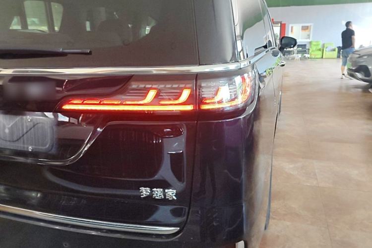 Used VOYAH Dream 2024 PHEV Ultra-Long Range Flagship Edition Right Rear Taillight