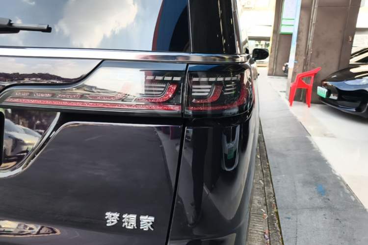 Used VOYAH Dream 2024 PHEV Ultra-Long Range Flagship Edition Right Rear Taillight