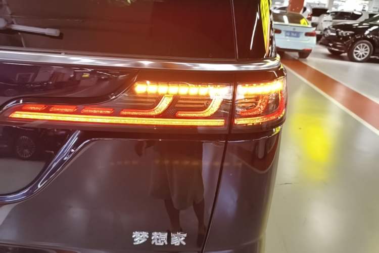 Used VOYAH Dream 2024 PHEV Extended-Range Premium Edition Right Rear Taillight