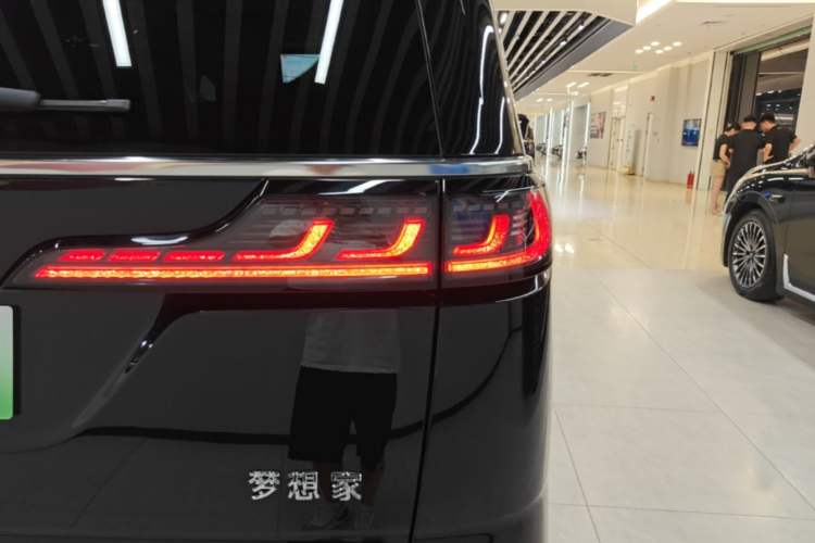 Used VOYAH Dream 2024 PHEV Extended-Range Premium Edition Right Rear Taillight