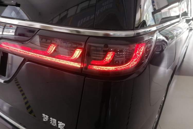 Used VOYAH Dream 2024 PHEV Ultra-Long Range Flagship Edition Right Rear Taillight
