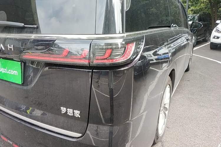 Used VOYAH Dream 2024 PHEV Extended-Range Premium Edition Right Rear Taillight