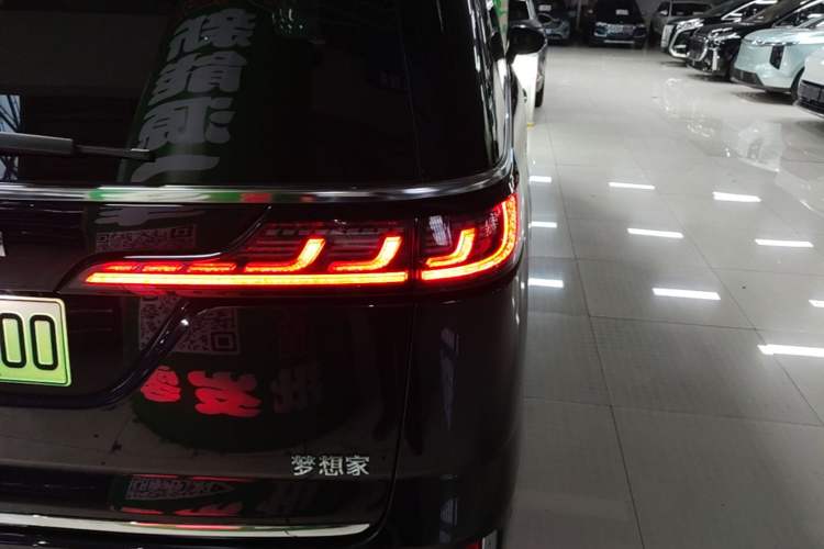 Used VOYAH Dream 2024 PHEV Ultra-Long Range Flagship Edition Right Rear Taillight