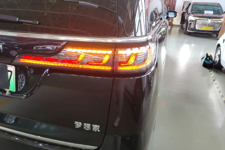 Used VOYAH Dream 2024 PHEV Ultra-Long Range Flagship Edition Right Rear Taillight