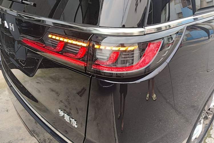 Used VOYAH Dream 2024 PHEV Ultra-Long Range Flagship Edition Right Rear Taillight