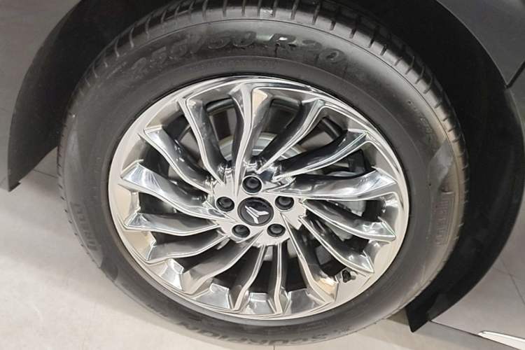Used VOYAH Dream 2024 PHEV Ultra-Long Range Flagship Edition Right Rear Wheel Hub