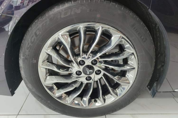 Used VOYAH Dream 2024 PHEV Ultra-Long Range Flagship Edition Right Rear Wheel Hub