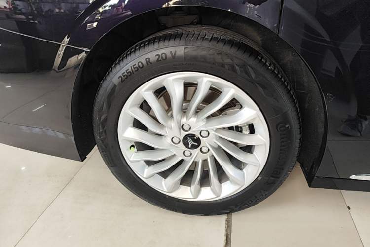 Used VOYAH Dream 2024 PHEV Extended-Range Premium Edition Right Rear Wheel Hub