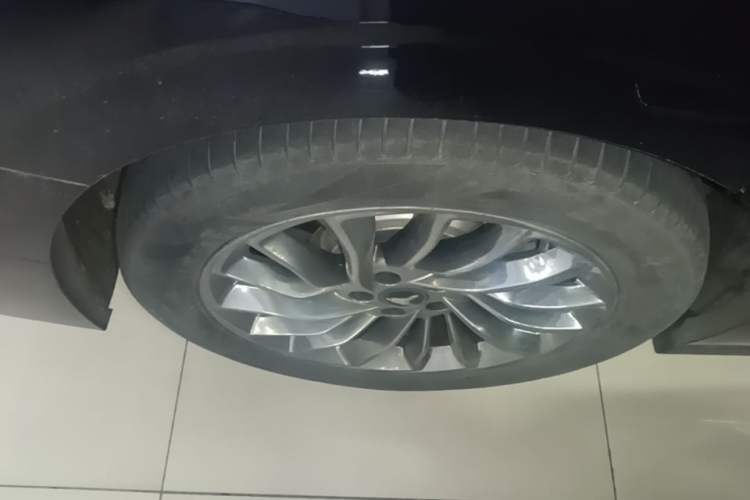 Used VOYAH Dream 2024 PHEV Ultra-Long Range Flagship Edition Right Rear Wheel Hub