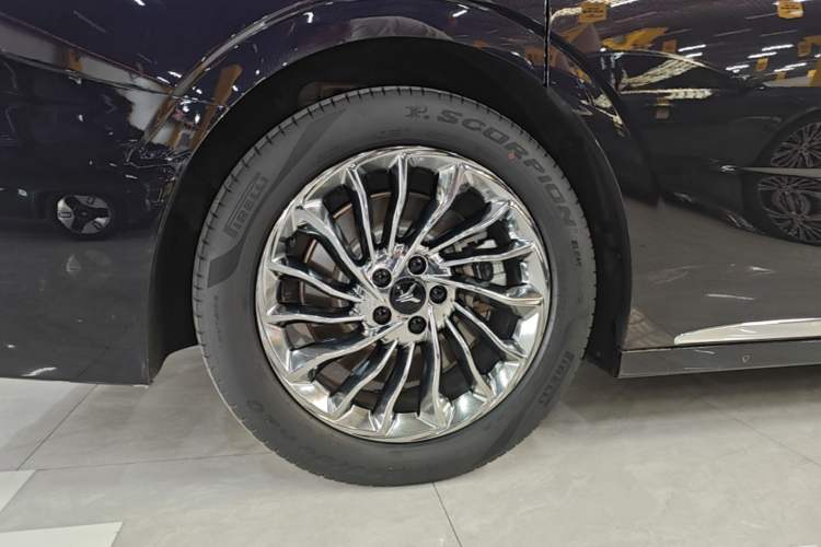 Used VOYAH Dream 2024 PHEV Ultra-Long Range Flagship Edition Right Rear Wheel Hub