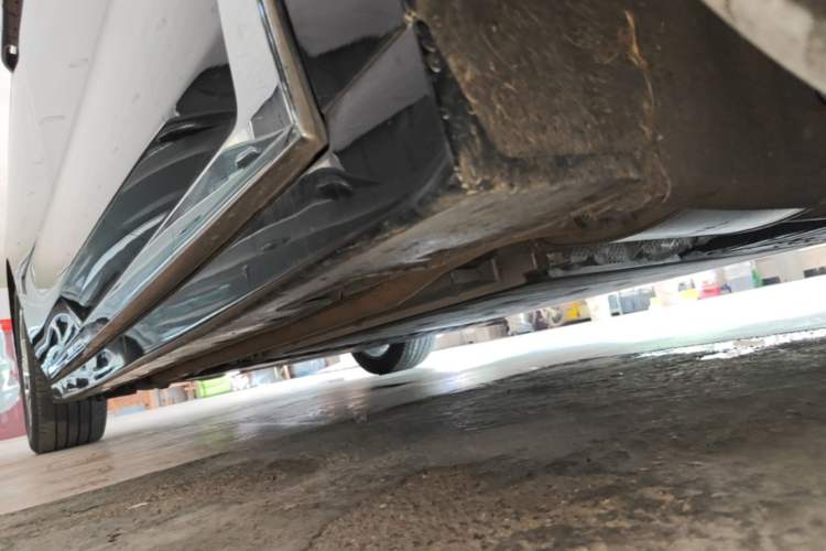 Used VOYAH Dream 2024 PHEV Ultra-Long Range Flagship Edition Right Side Sill