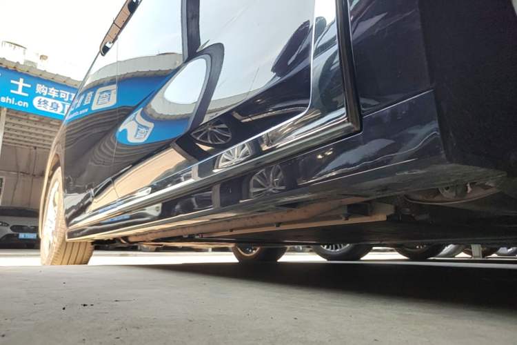 Used VOYAH Dream 2024 PHEV Ultra-Long Range Flagship Edition Right Side Sill