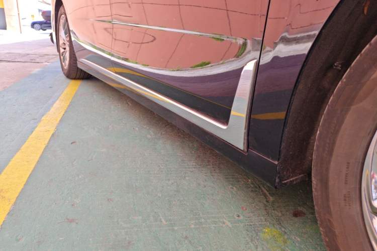 Used VOYAH Dream 2024 PHEV Ultra-Long Range Flagship Edition Right Side Sill