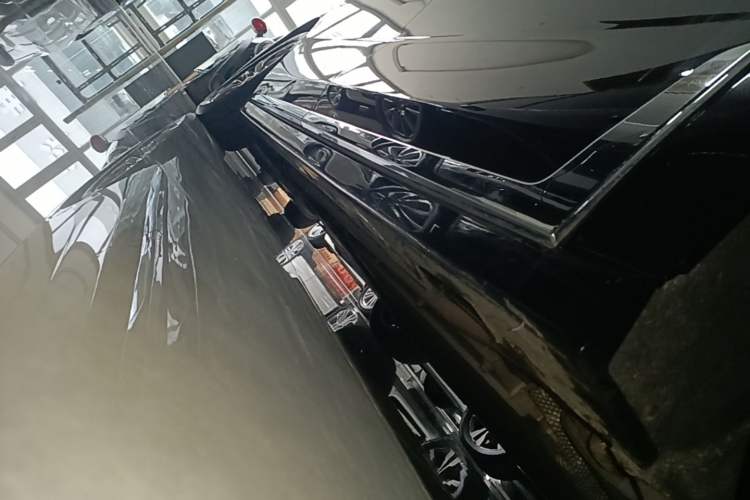 Used VOYAH Dream 2024 PHEV Ultra-Long Range Flagship Edition Right Side Sill